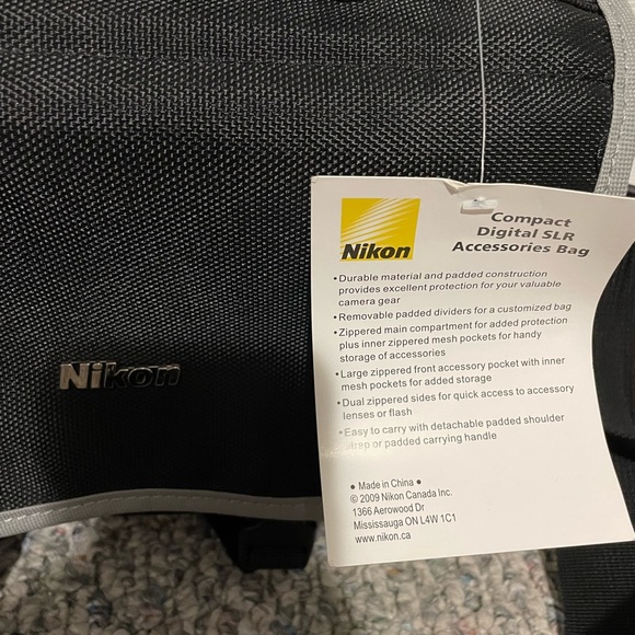 Nikon Compact Digital SLR Accessories Bag - Picture 2 of 9